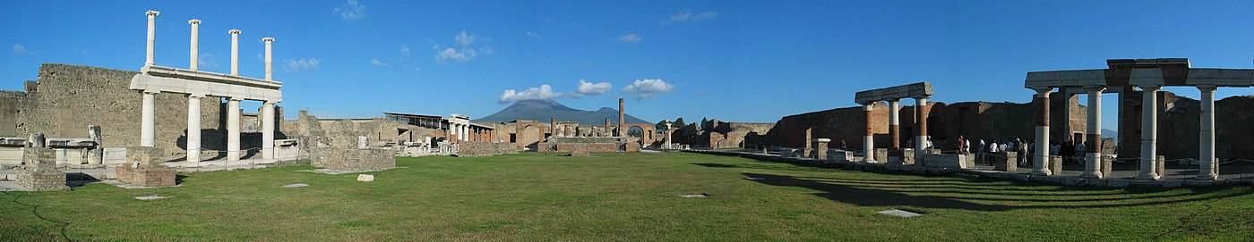 Panorama foruma sa Vezuvom u pozadini