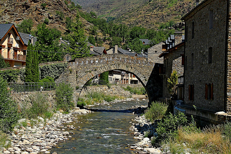 File:Pont Vell d'Esterri - Esterri d'Àneu -.jpg