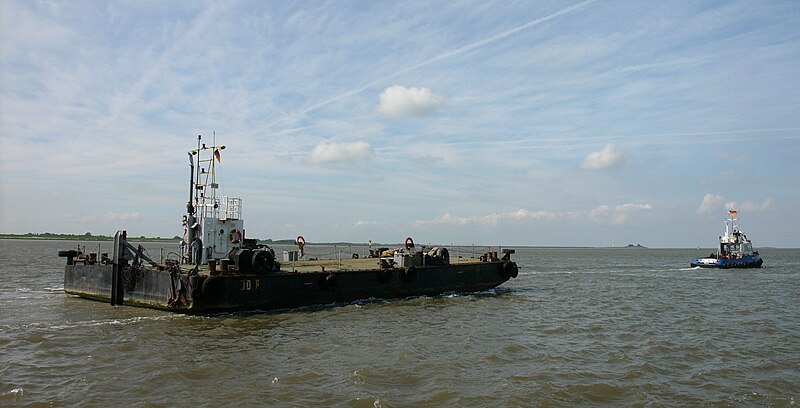 File:Ponton-tugboat hg.jpg