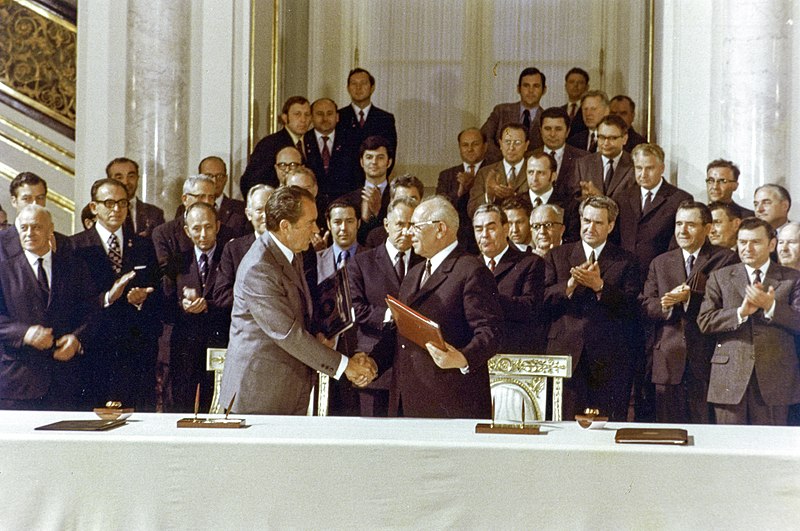 File:President Richard Nixon and Chairman Nikolai Podgorny shaking hands at the Moscow Summit.jpg