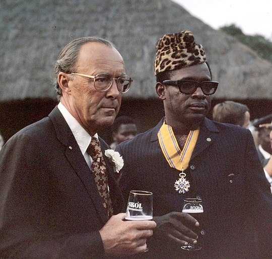 Мобуту сесе секо. Бернард Липпе-Бистерфельдский. Принц Нидерландов Бернард. Мобуту Сесе Секо диктатор.