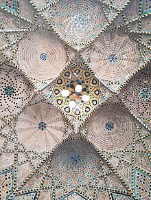 کاشی کاری طاق ورودی مسجد جامع قزوین