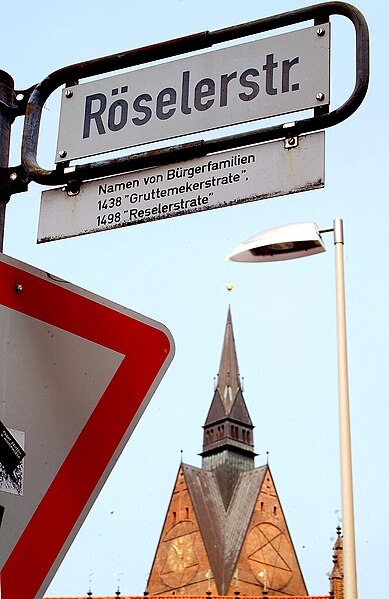 File:Röselerstraße Hannover Straßenschild Ecke Marktstraße Blick auf die Marktkirche.jpg