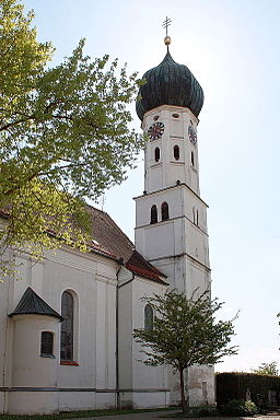 Katholische Pfarrkirche St. Vitus und Katharina in Rehling, einer Gemeinde im Landkreis Aichach-Friedberg (Bayern)