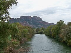 Rivier de Argens aan de voet van de klif