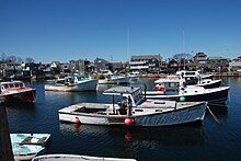 Гавань Рокпорта, на заднем плане — Bearskin Neck