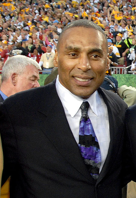 Roger Craig at Super Bowl 43.jpg