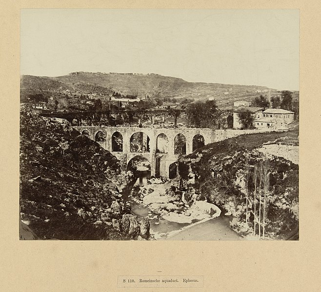 File:Romeins aquaduct in Ephese S 110. Romeinsche aquaduct. Ephesus. (titel op object) Syrië (serietitel), RP-F-1997-30-54.jpg