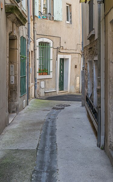 File:Rue Cavalerie in Lodeve.jpg