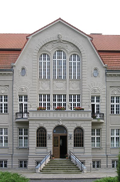 File:Ruegen, Sassnitz, Rathaus 2.jpg