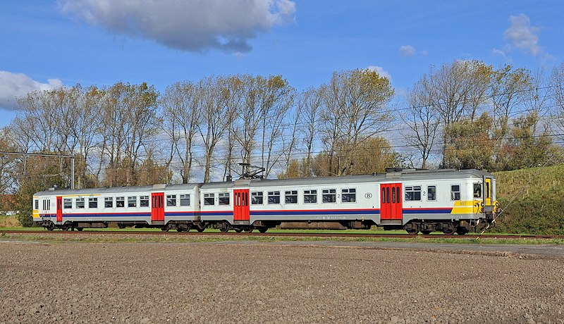 File:SNCB EMU697 R01.jpg