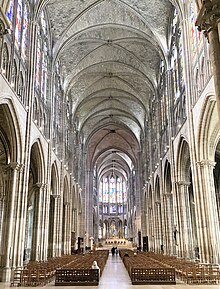 Saint-Denis, Kathedrale, Innenansicht (4).jpg