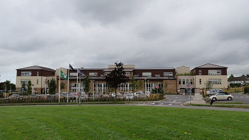 File:Saint Colmcille's National School, Knocklyon.jpg