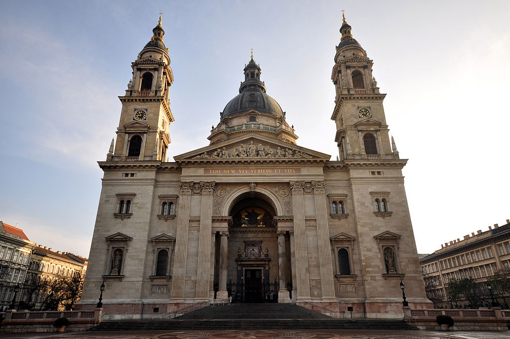 Saint Stephen's Basilica Budapest.jpg
