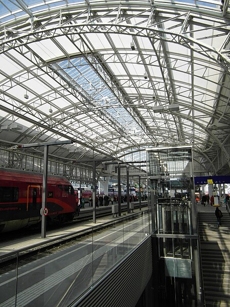 File:Salzburg - Hauptbahnhof (11629266895).jpg