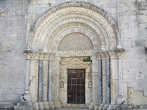 Le portail de l'ancienne cathédrale.