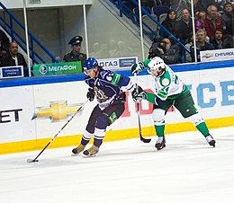 Sergei Plotnikov e Petr Schastlivy 23/09/2011 Amur — Salavat KHL-game.jpeg