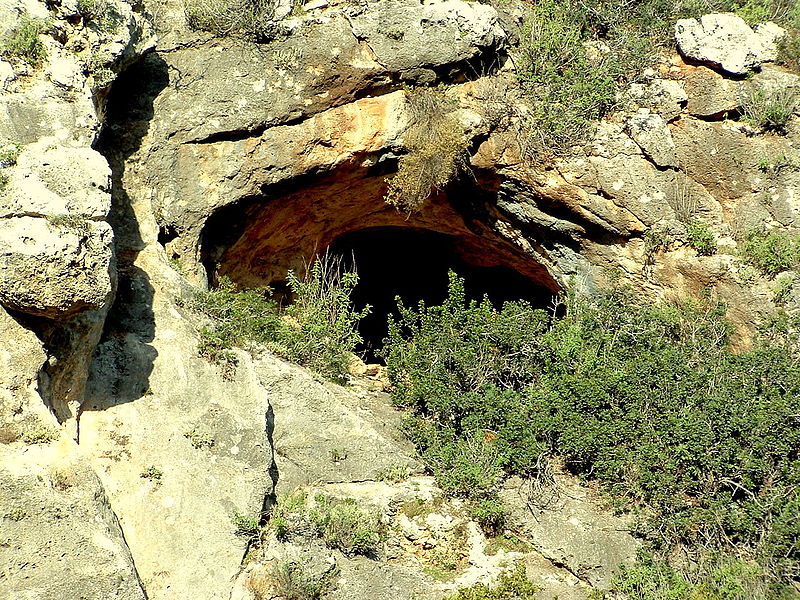 File:Sfunim Cave - Mount Carmel -2.jpg