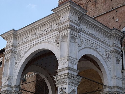 La volta in stile rinascimental della Cappella di Piazza, piazza del Campo, Siena