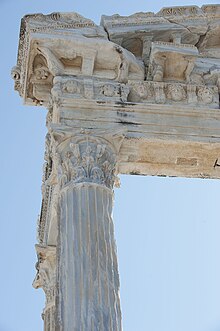 Side Apollo temple 4346.jpg