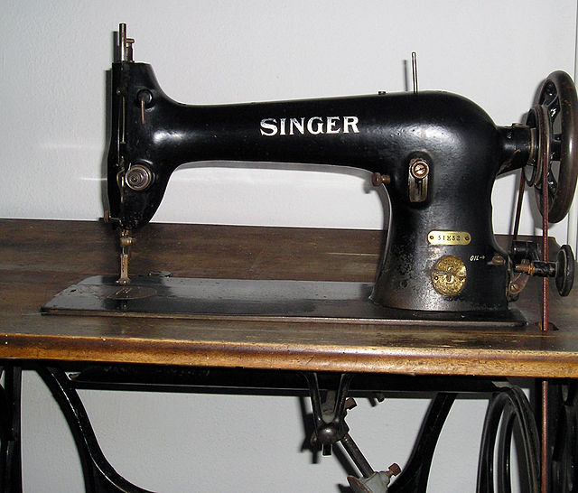 File:Maquina de coser singer - Antigua.png - Wikimedia Commons