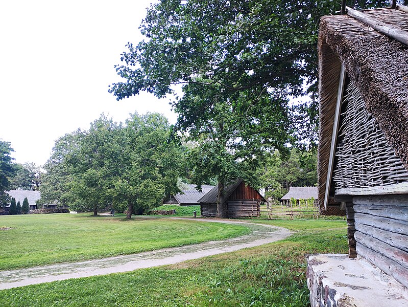 File:Skanzen, Eesti vabaõhumuuseum, Rocca al Máte, Tallinn, Estonsko 17.jpg