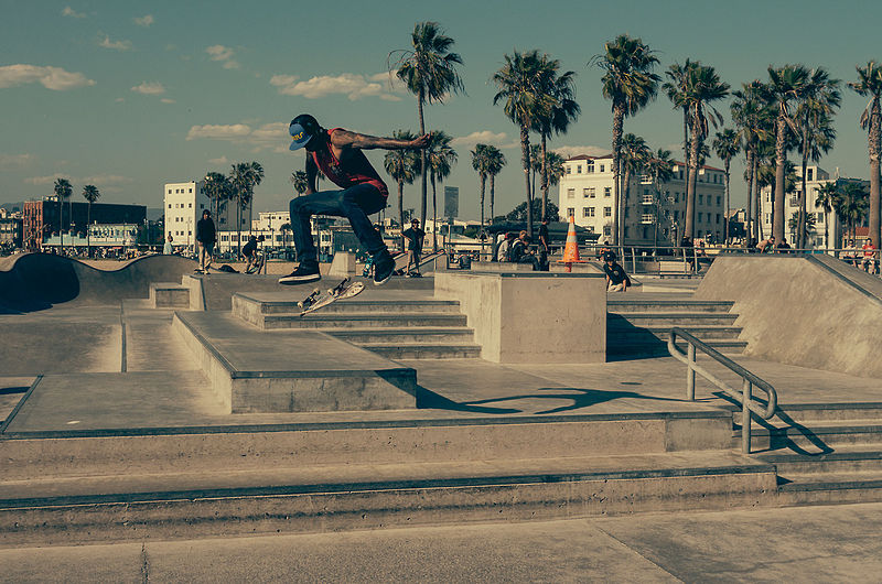 File:Skateboarding@VeniceBeach.jpg