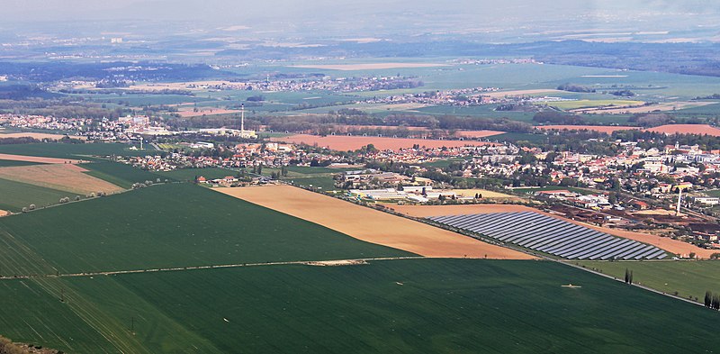 File:Smiřice and Černožice from air K2 -1.jpg