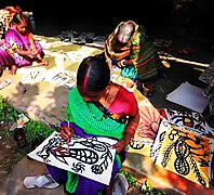 Women group painting in the festival of sohrai