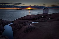 Sexfläckig bastardsvärmare från Amsberg och gammalt fyrhus från Stångehuvud.