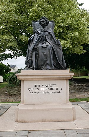 Gravesend Elisabeth-Ii.-Statue: Geschichte, Beschreibung, Einzelnachweise