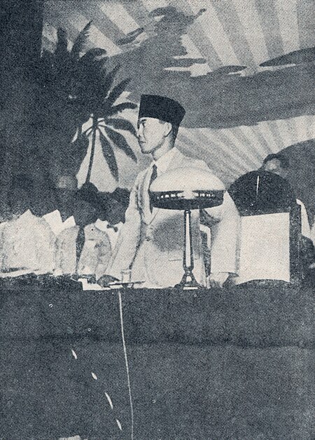 Fail:Sukarno speaking at Grand Indonesia Conference, Bung Karno Penjambung Lidah Rakjat 228.jpg