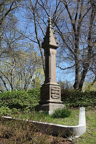 File:Susannah Hatch - Mount Auburn Cemetery - Cambridge, MA - DSC09157.jpg