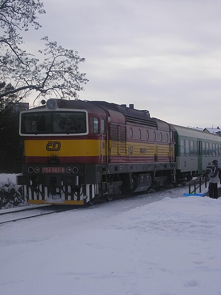 File:Třebíč Borovina bridge with train 754.jpg