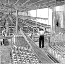 La salle des dix mille éléments.           Les piles Callaud placées dans cette salle sont entretenues et rechargées régulièrement pour être toujours fonctionnelles pour les besoins de la télégraphie[16]