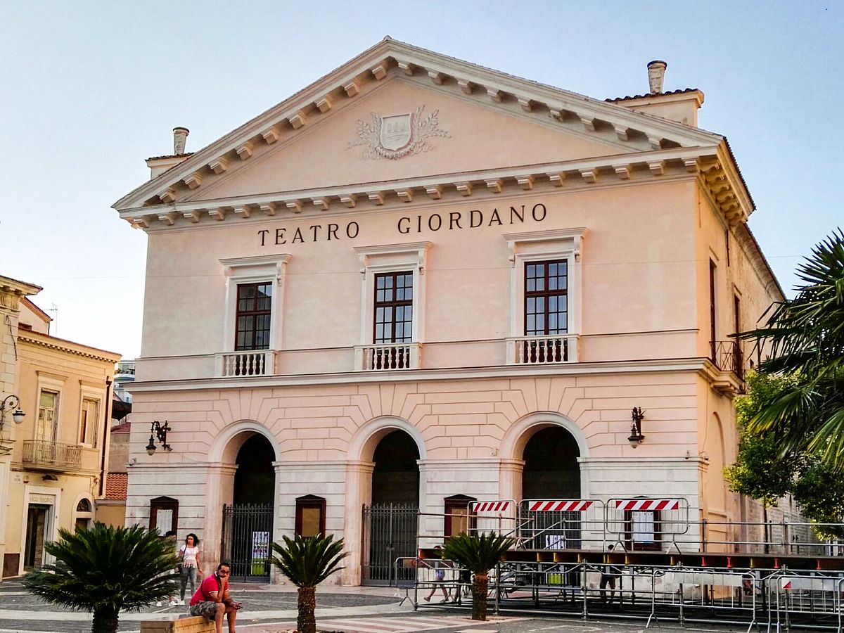 File:Teatro Giordano.jpg - Wikimedia Commons