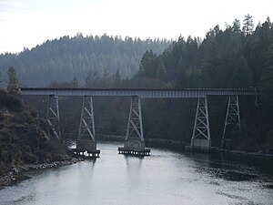 Immagine The "Stand By Me" bridge at Lake Britton (6729374065).jpg.