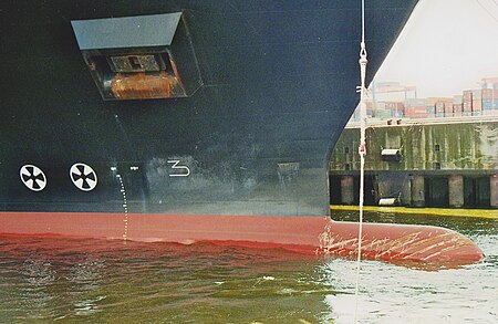 The bow rope with precursor is taken from the container ship.jpg