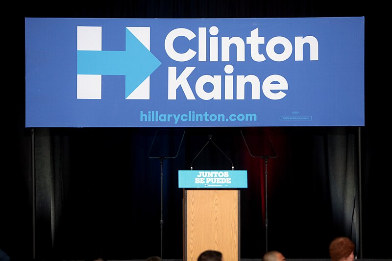 File:Tim Kaine stage (30154286774).jpg