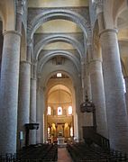 La nef de l'abbatiale Saint-Philibert de Tournus.