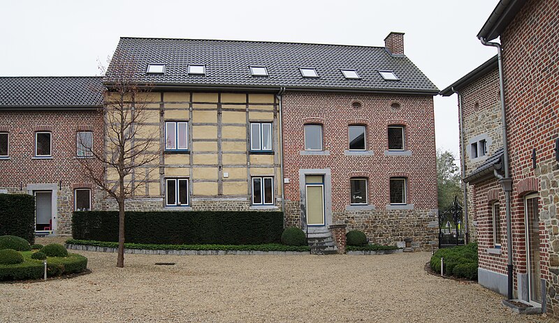 File:Trembleur - Maisons renovees.jpg