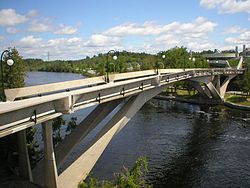 A view of the Faryon footbridge that connects the east and west parts of the college across the Otonabee River. Trent University Faryon Bridge.jpg