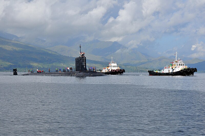 File:US Navy 111110-N-QY759-023 The Virginia-class attack submarine USS Texas (SSN 775) enters Subic Bay to conduct a port visit and coordinated tended.jpg