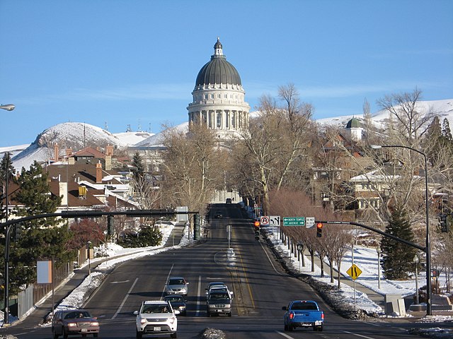 State Street approaching the Utah State Capitol; northbound US-89 turned left here until 2007