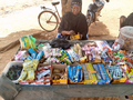 Vendeuse de bonbons au Burkina Faso.png