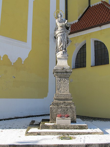 File:Vlachovo Březí - Immaculata u kostela.JPG