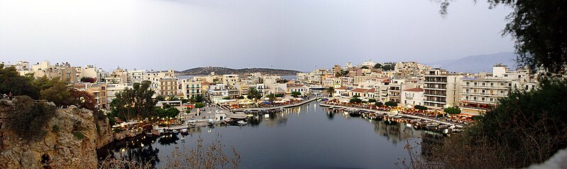 File:Voulismeni-See blaue Stunde.jpg