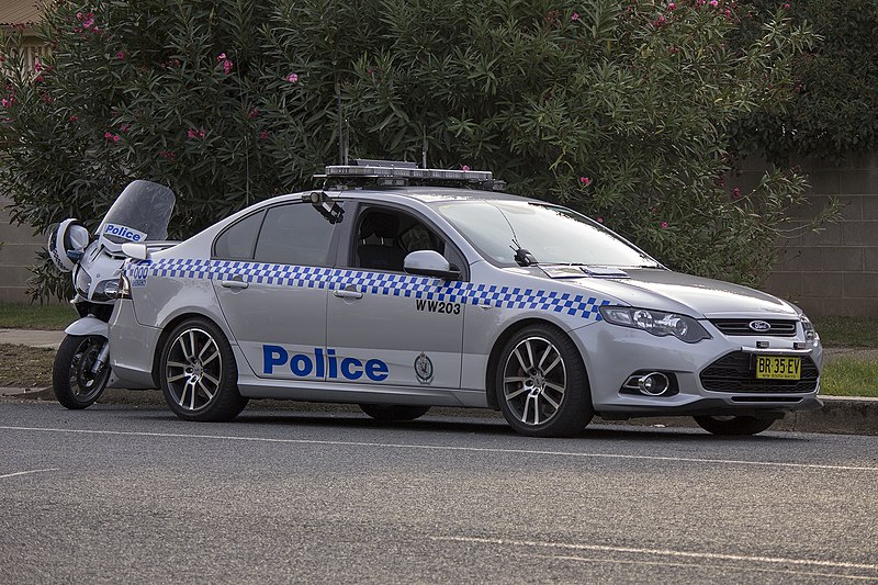 File:Wagga Wagga LAC Highway Patrol (WW 203) Ford FG XR6 Turbo and Yamaha FJR 1300 parked in Kincaid St.jpg