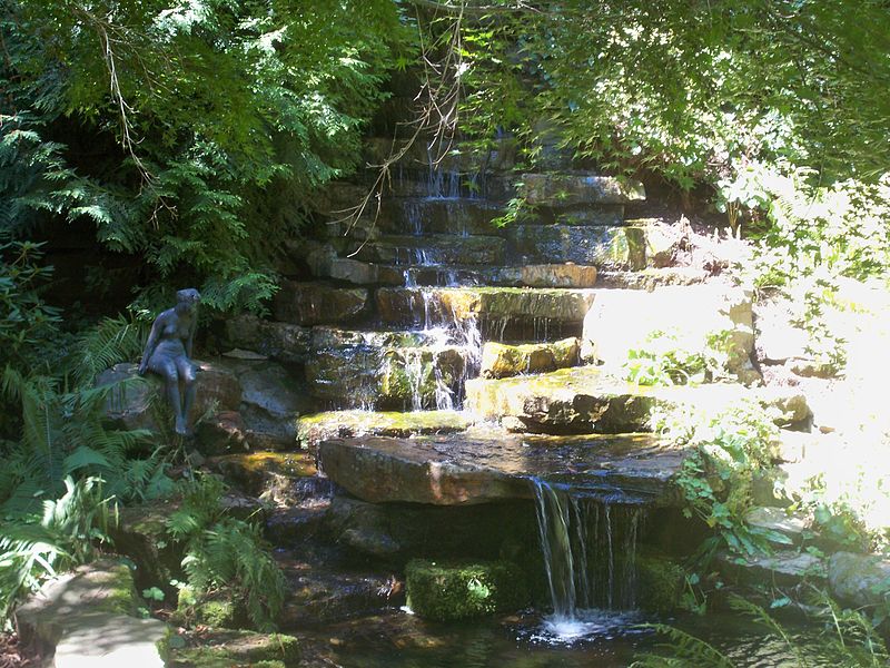 File:Wasserfall Braunschweig.JPG