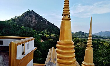 Vista do topo do Wat Tham Phrathat Khao Prang